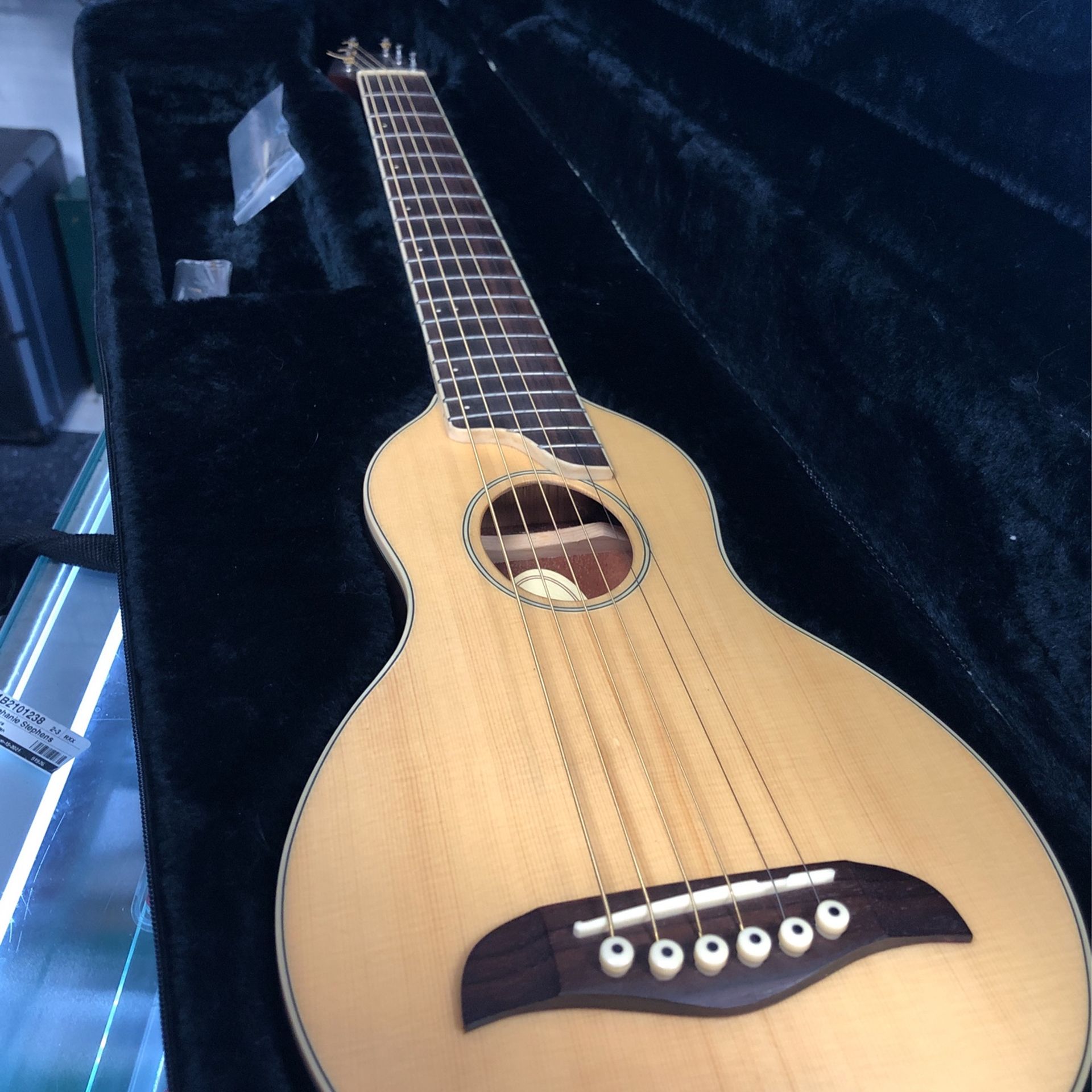 WASHBURN ROVER RO10 SPRUCE TRAVEL GUITAR WITH ORGINAL CASE