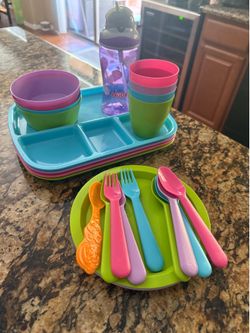 Kids Dinnerware Set – Like New