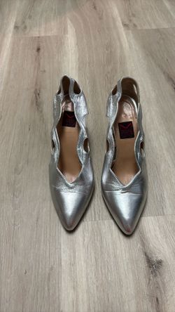 Ladies pumps