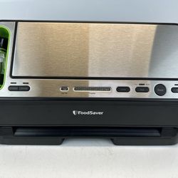 FoodSaver V4440 2-in-1 Vacuum Sealing System with Retractable Handheld Sealer