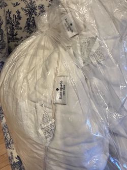 Set of 2 Kate Spade New York European Pillows – Professionally Dry Cleaned