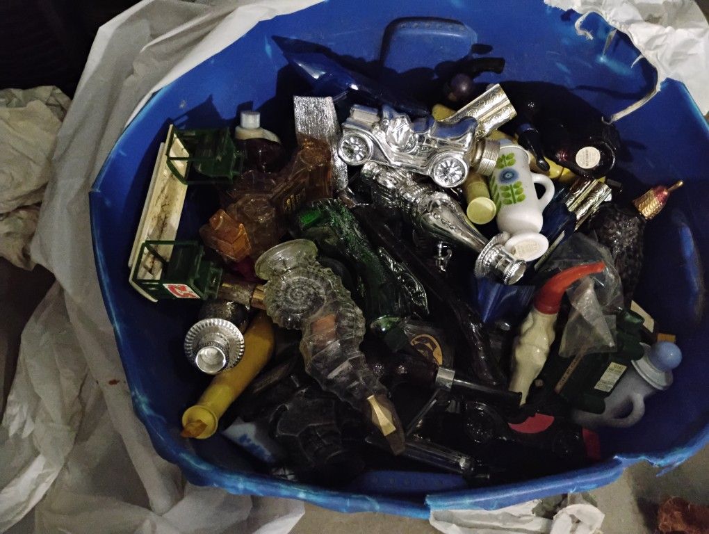 Tub of Avon bottles $30 All Fcfs Serious buyersOnly Localickup