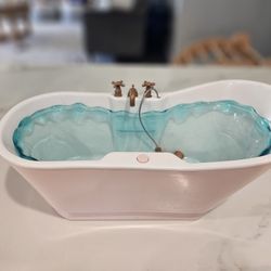 Our Generation Bath & Bubbles Bathtub for 18-inch dolls