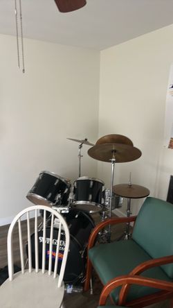 TAMA full drumset with cymbals and sticks
