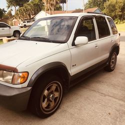 2002 2002 Sportage Kia 2.0L I4 MPI DOHC 4WD 94k Original Miles!30 mpg.NO ACCIDENTS, 2 OWNER, HAS OX TOW HOOK FOR RV TAG, 94k ACTUAL MILES GARAGED KEPT