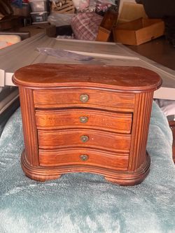 Jewelry box