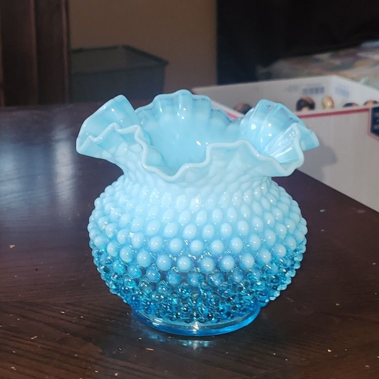 FENTON BLUE GLASS HOBNAIL VASE