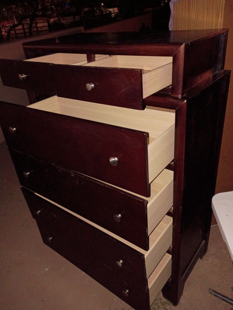 Dresser