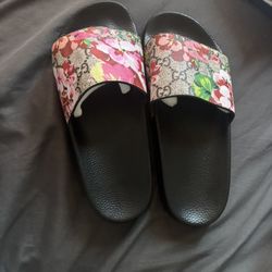 GUCCI SLIDES BRAND NEW