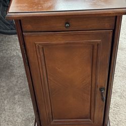 End Or Side  Table W/ Electric & USB PORTS 