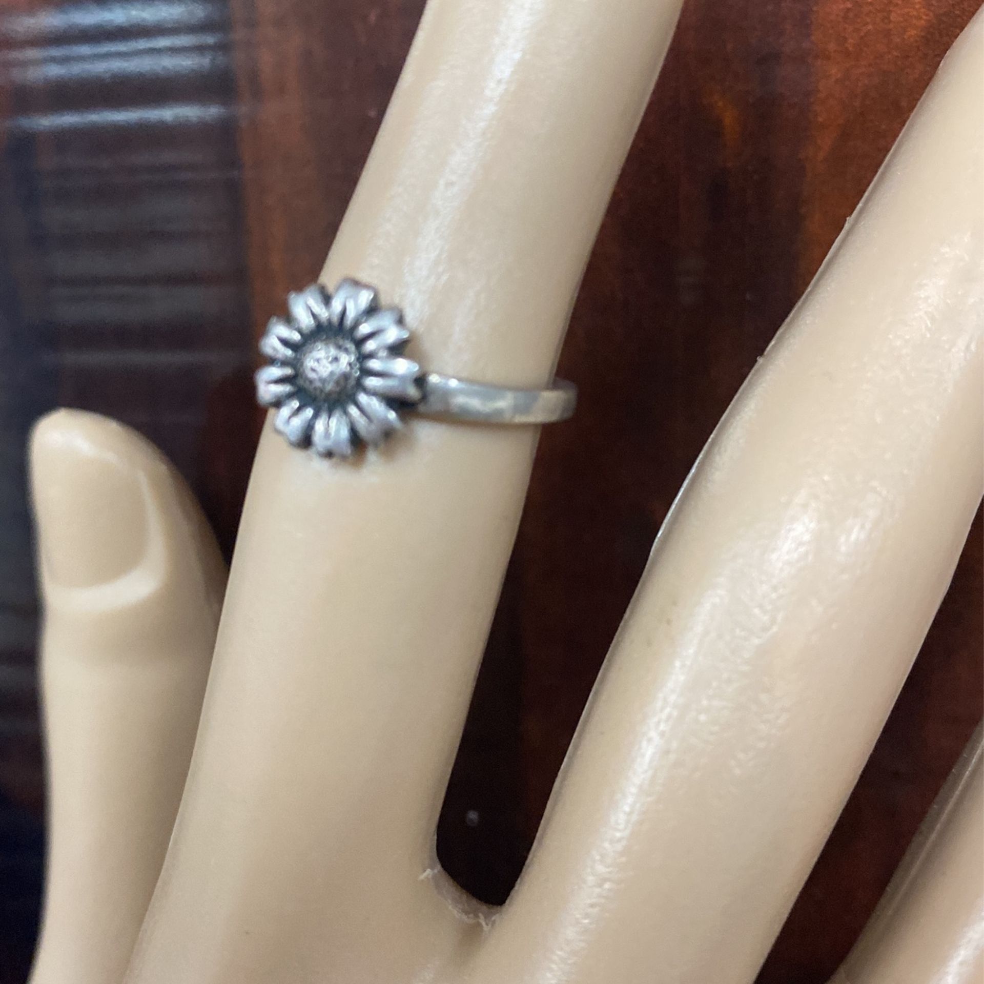 Sterling Silver Flower Ring Size 5