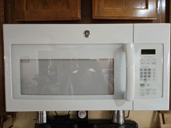 Clean GE Over-The-Range Microwave (White) with Mounting Bracket  30”