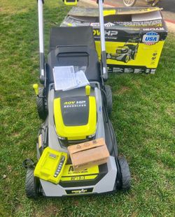 RYOBI LAWN MOWER SELF PROPELLED ALL WHEEL DRIVE  40V HP Brushless Series 21"  6.0 Ah Battery & Charger