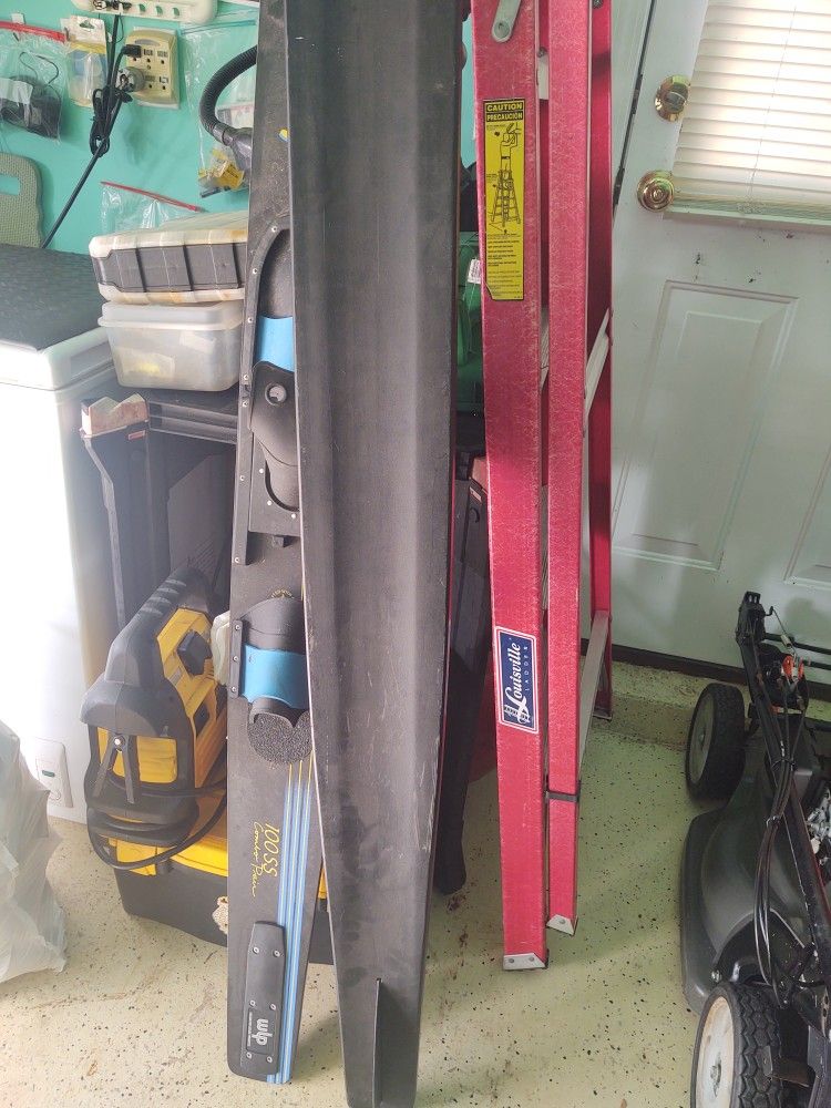 Cut And Jump Water Skis