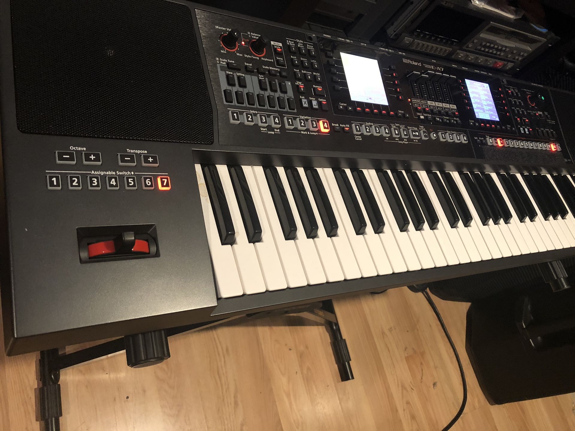 Roland EA7 professional arranger with sampler