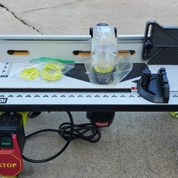 RYOBI UNIVERSAL ROUTER TABLE w/ Ryobi Router