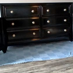 Beauty Black 3pc Bedroom Dresser Set 

