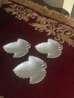 Set of 3 small leaf cut china set