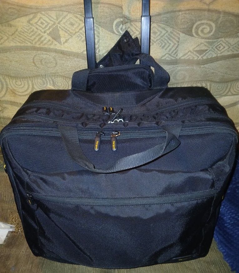 REDUCED Targus Rolling Laptop / Tablet Bag