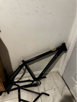 Throne frame