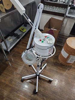 Facial Vapour & Ozone With Magnifier.  Note: Bottle Is Missing.