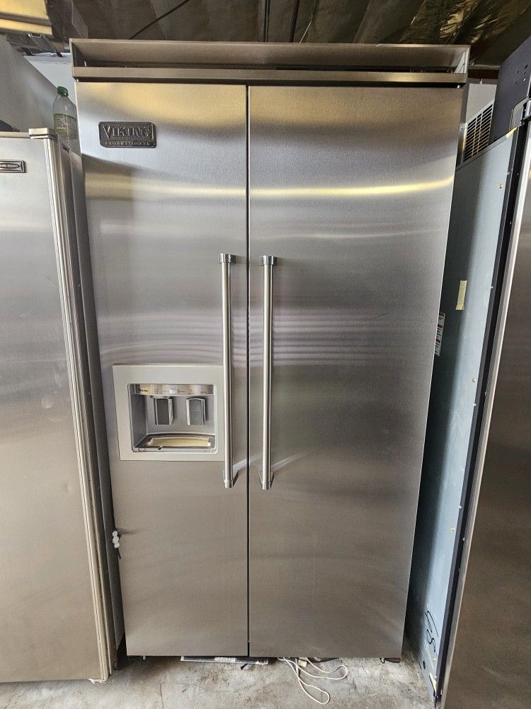 42" VIKING BUILT IN STAINLESS STEEL REFRIGERATOR 