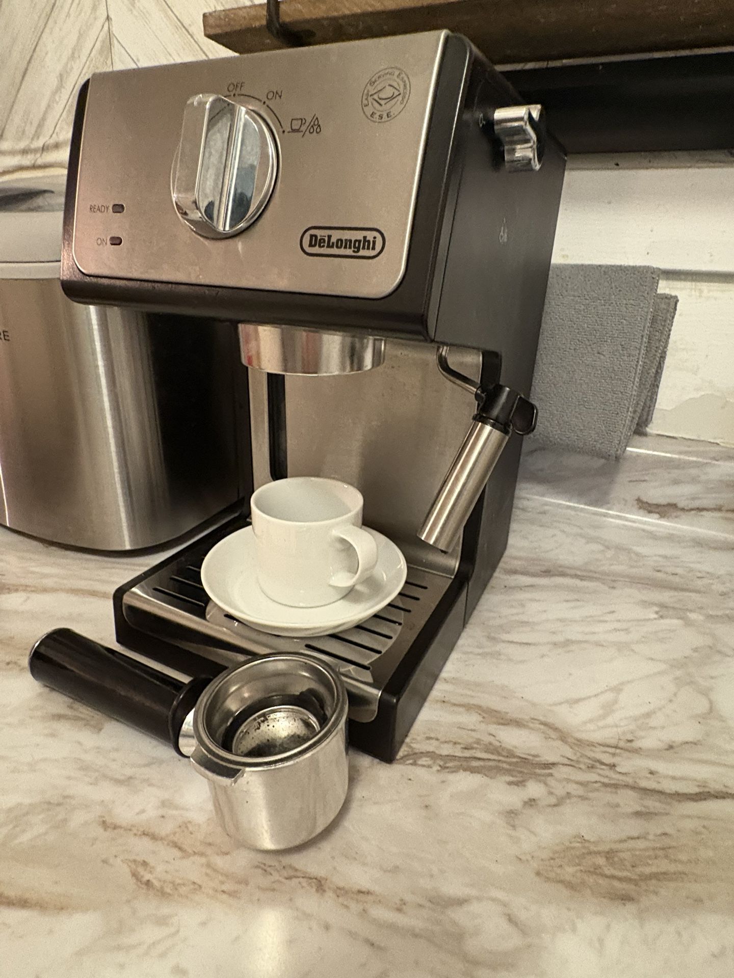 ☕ DeLonghi Espresso Machine w/ Accessories