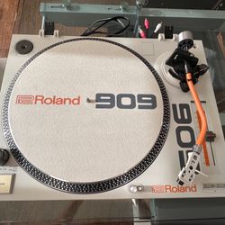 Roland Turntable / Record player (TT-99) + Ortofon 2M Blue Cartridge