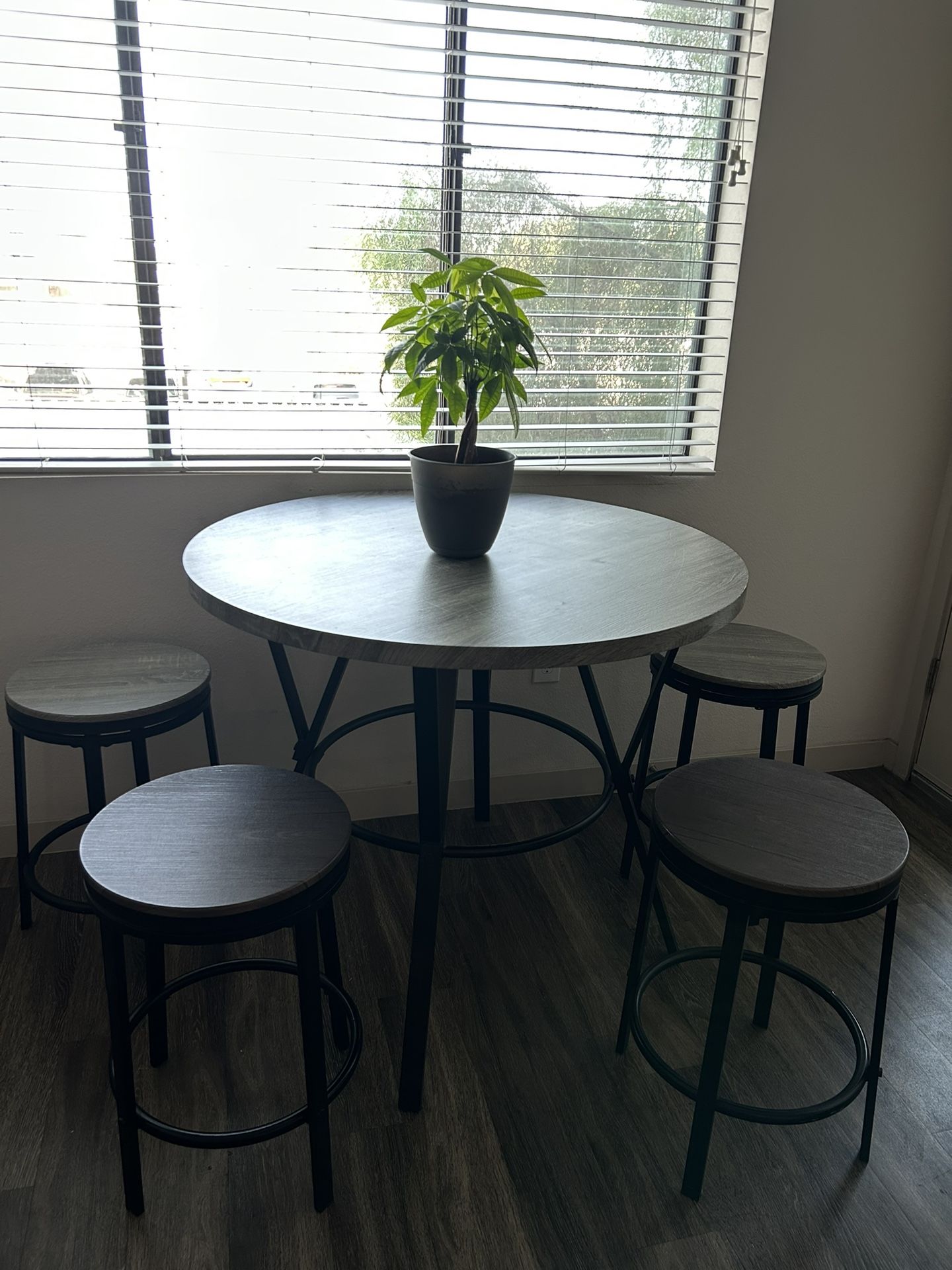 Round Table And Stools 