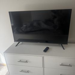     40” Hisense Roku Smart TV – works perfectly