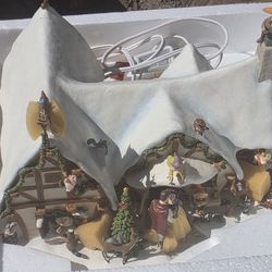 DISNEY Snow White XMAS Cottage Danbury Mint