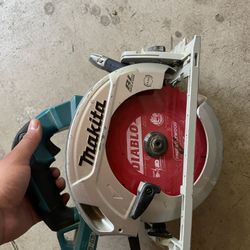 Brand new barely used makita chips 36v with blade included