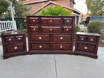 14 Drawer Dresser Chest of Drawers and Nightstand Furniture Set Good Condition