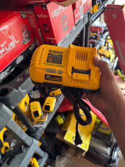 Fast charger dewalt new 60$