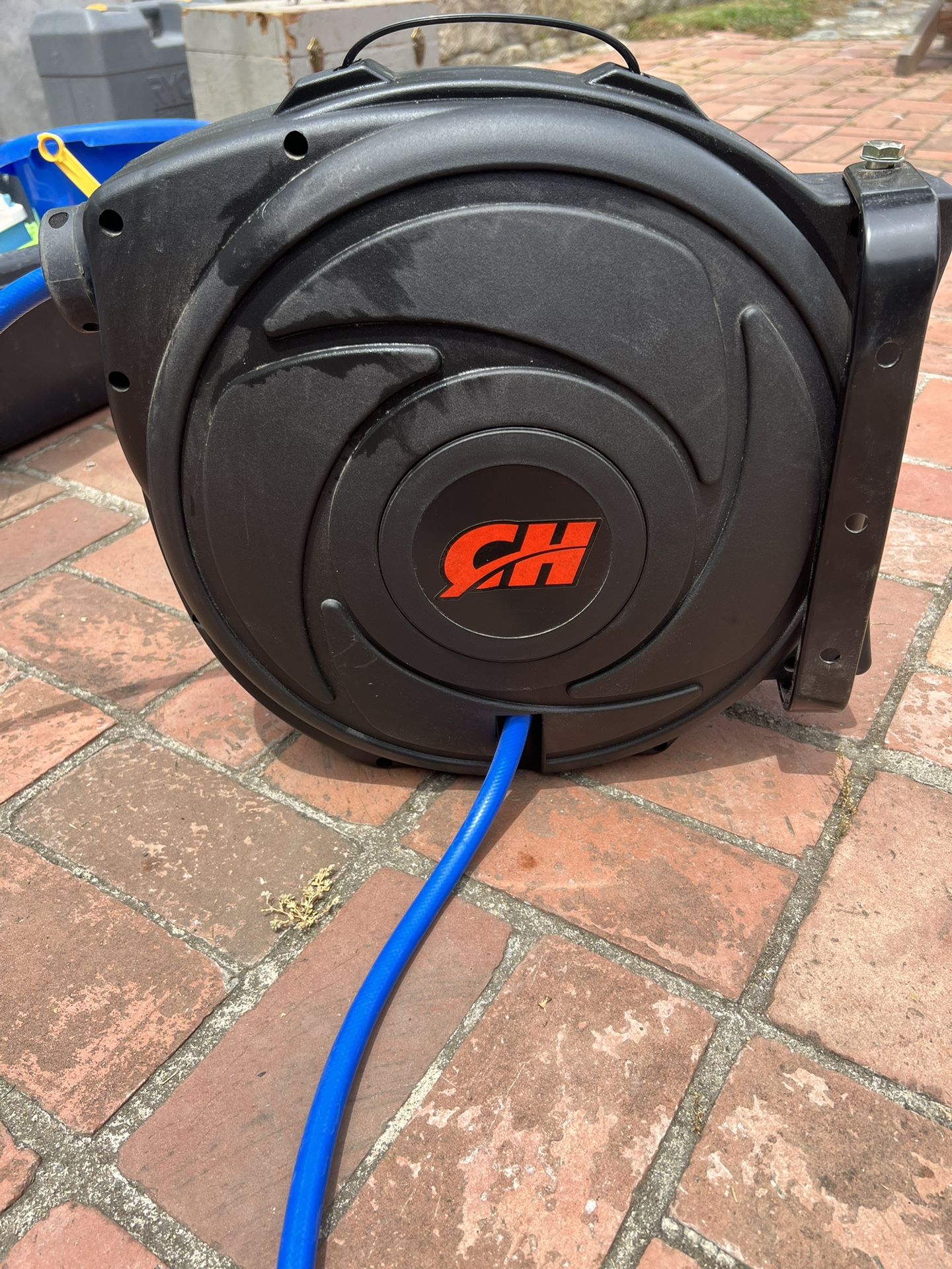 Campbell Hausfeld Enclosed Retractable Hose Reel