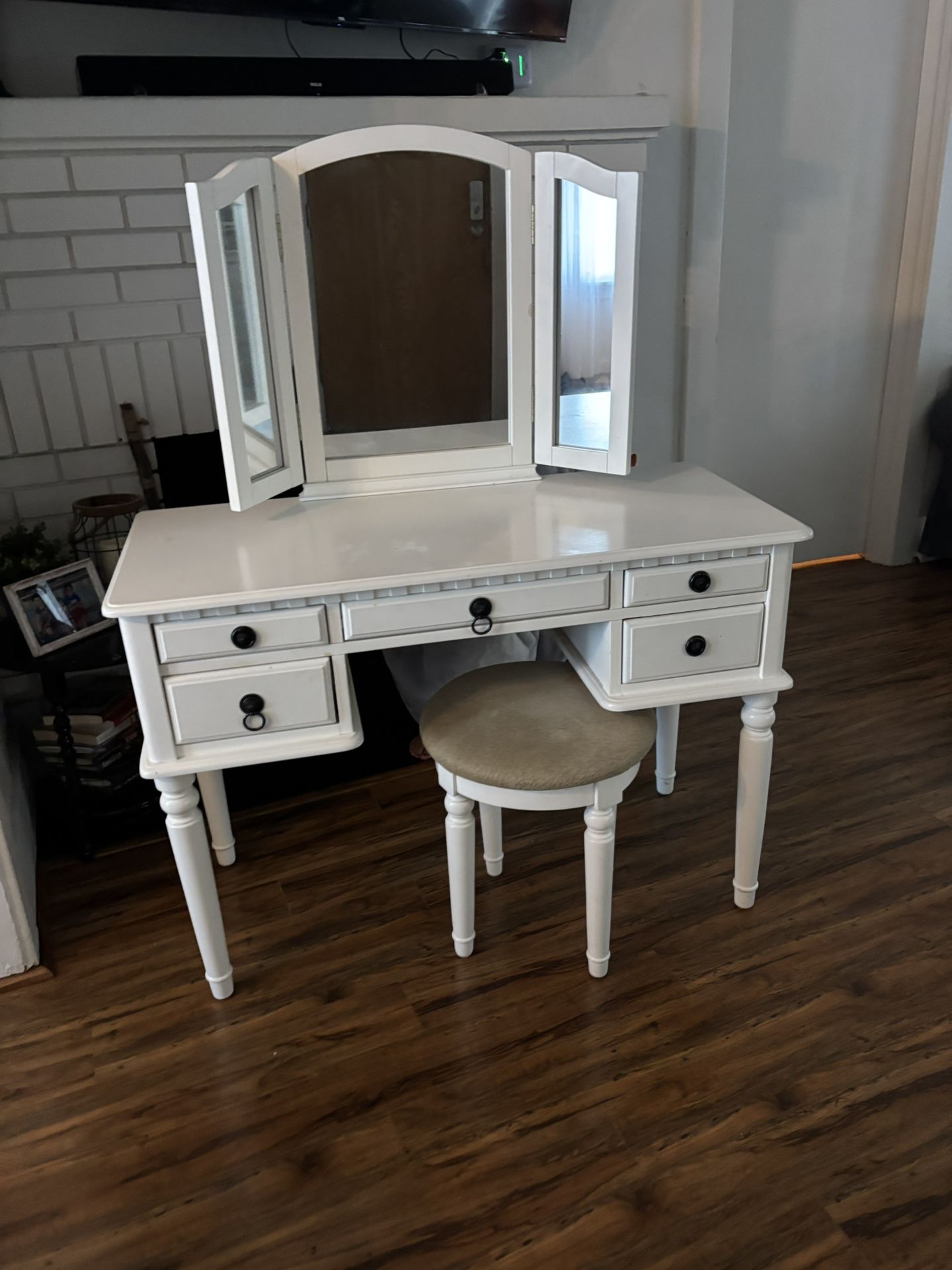 Vanity Table With Stool And Mirror