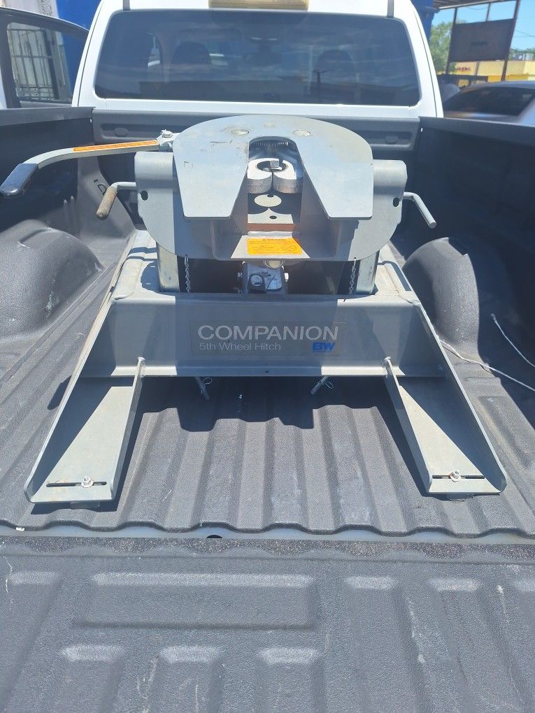5th WHEEL FOR RV & GOOSENECKTRAILER( LIKE NEW )