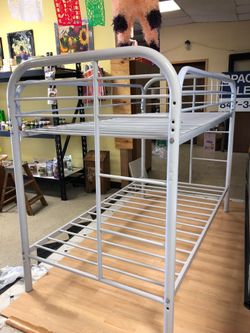 Twin bunk beds
