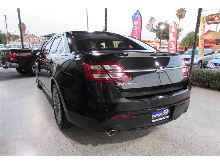 2015 Ford Taurus