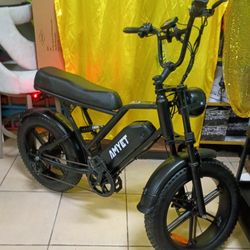 AMYET G60 Peak 1500W Electric Bike, 20" Fat Tire E-Mountain Bikes, 48V 20Ah 32MPH Ebike for Adults Full Suspension.
Range 30-70miles(pass)
-Features 7