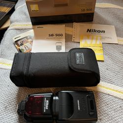 Nikon SB900 Speedlight