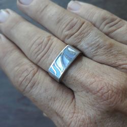 Beautiful Shell Enlayed Sterling Silver Size 8 Ring