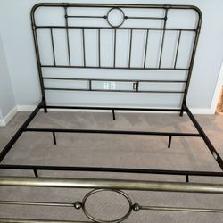 King size bed Frame- FREE COME GET IT