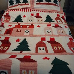 Christmas Quilt With Shams