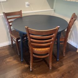 Kitchen Table + 4 Chairs