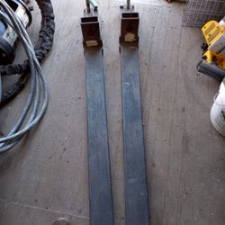 Heavy Duty Clamp Pallet Fork 6000lb. Capacity 