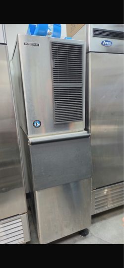 Ice Maker Hoshizaki 600 pounds with the bin