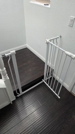 Child and pet safety gate