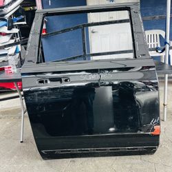 Chevrolet Suburban 2021-2023 Right Rear Door Oem