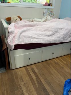 Twin trundle bed